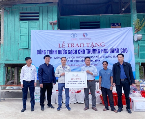 Trao tặng công trình nước sạch cho trường học vùng cao tại tỉnh Quảng Bình